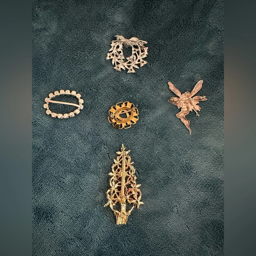 Vintage Elegant Brooch Set